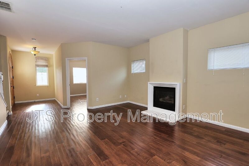 Gorgeous 3 bedroom + Den, Curtis Park Home Available! property image