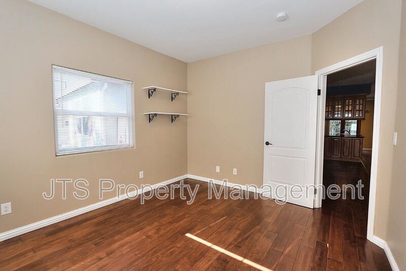 Gorgeous 3 bedroom + Den, Curtis Park Home Available! property image