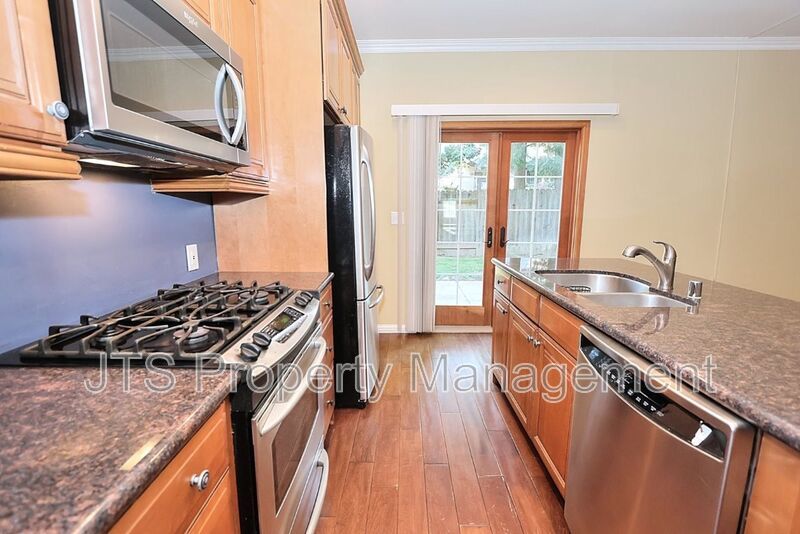 Gorgeous 3 bedroom + Den, Curtis Park Home Available! property image