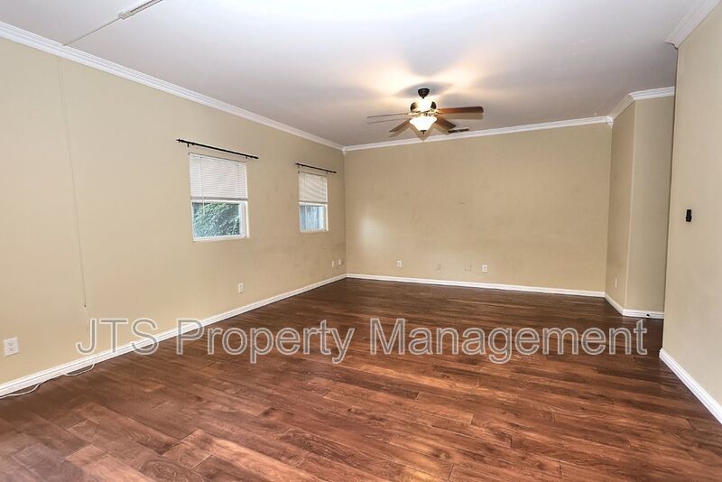 Gorgeous 3 bedroom + Den, Curtis Park Home Available! property image