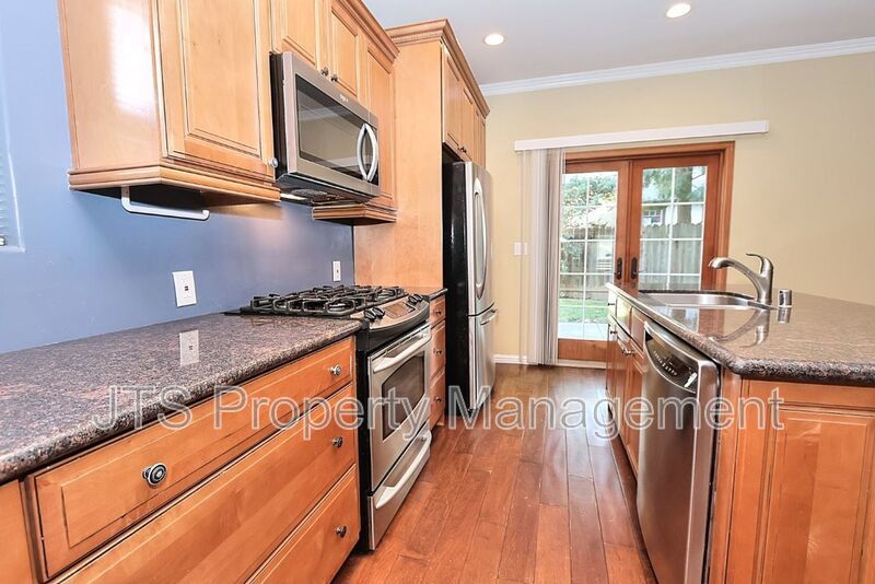 Gorgeous 3 bedroom + Den, Curtis Park Home Available! property image