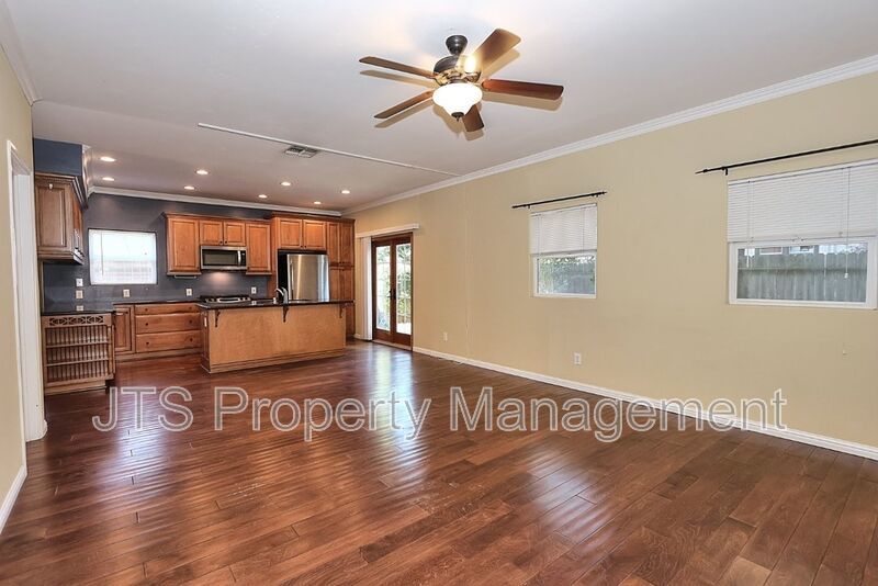 Gorgeous 3 bedroom + Den, Curtis Park Home Available! property image