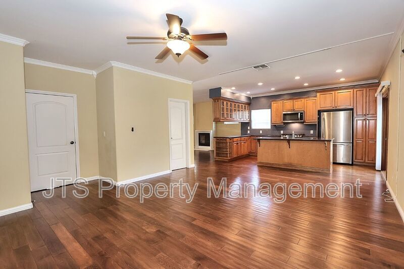 Gorgeous 3 bedroom + Den, Curtis Park Home Available! property image