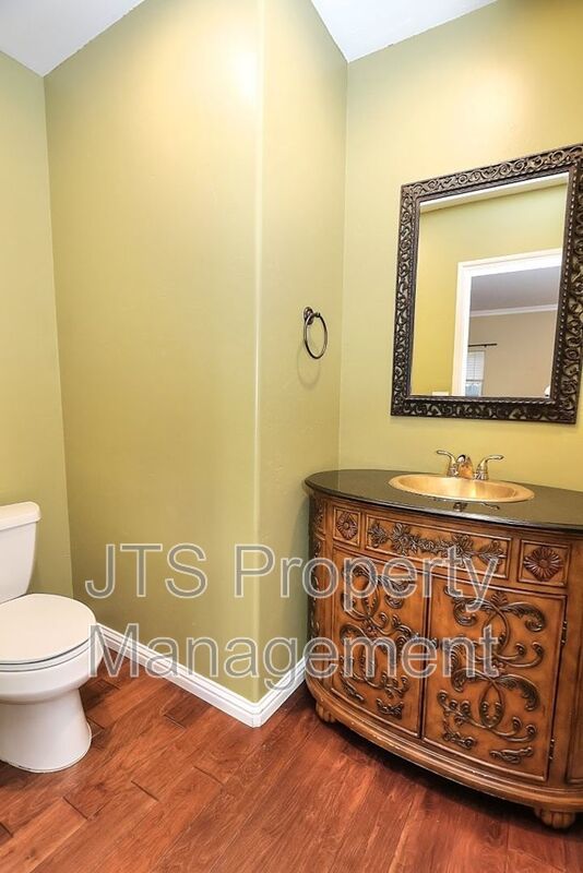 Gorgeous 3 bedroom + Den, Curtis Park Home Available! property image