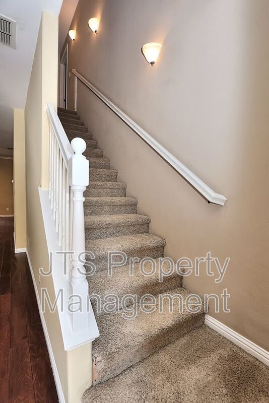 Gorgeous 3 bedroom + Den, Curtis Park Home Available! property image