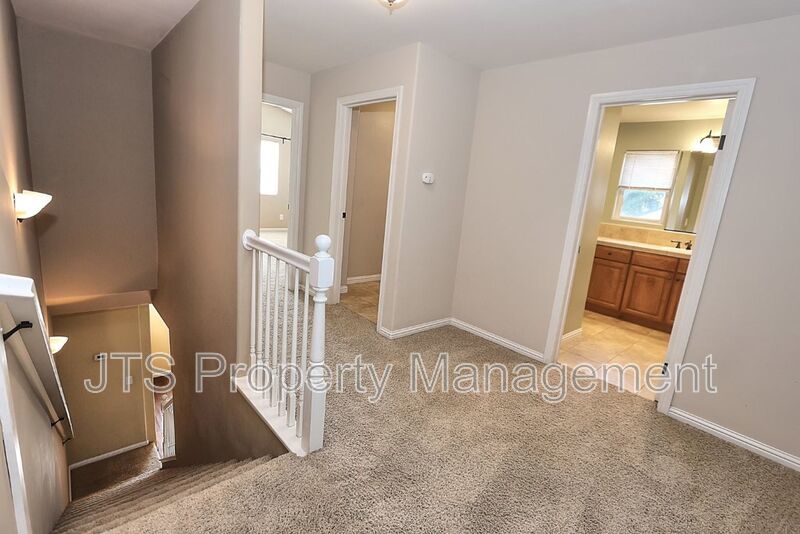 Gorgeous 3 bedroom + Den, Curtis Park Home Available! property image