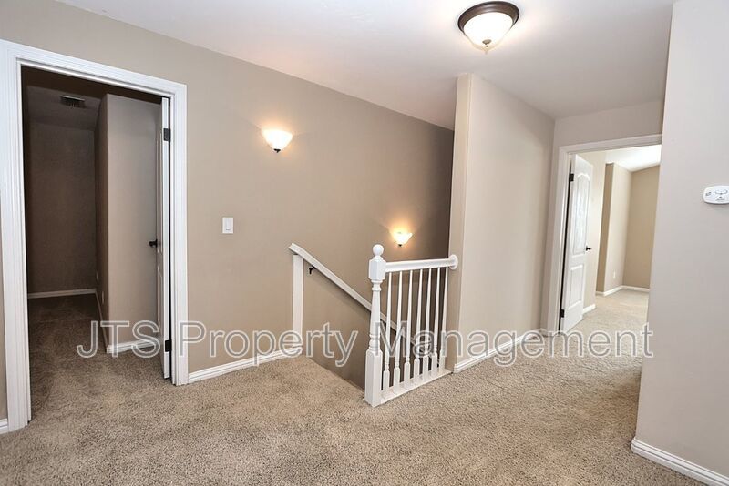 Gorgeous 3 bedroom + Den, Curtis Park Home Available! property image