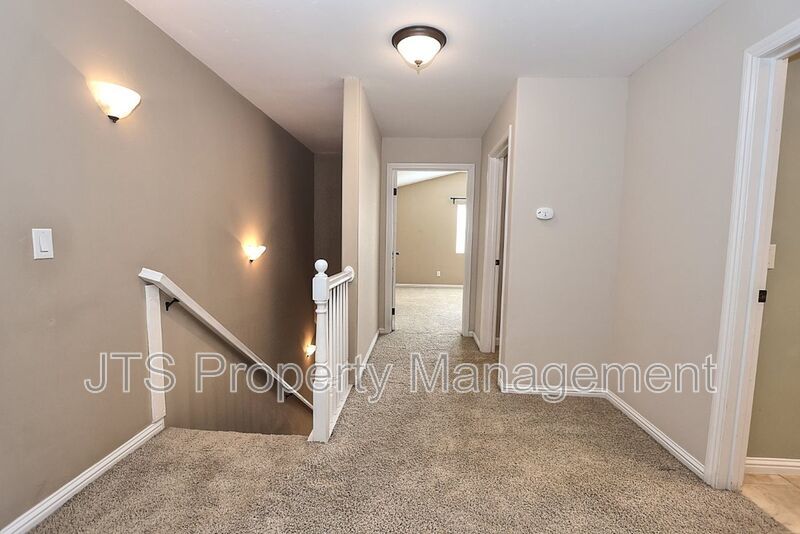 Gorgeous 3 bedroom + Den, Curtis Park Home Available! property image