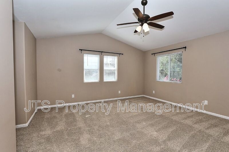 Gorgeous 3 bedroom + Den, Curtis Park Home Available! property image
