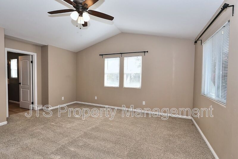 Gorgeous 3 bedroom + Den, Curtis Park Home Available! property image