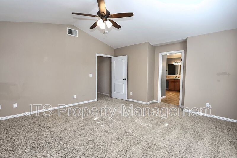 Gorgeous 3 bedroom + Den, Curtis Park Home Available! property image