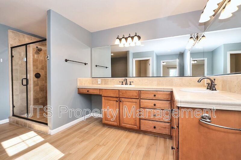 Gorgeous 3 bedroom + Den, Curtis Park Home Available! property image