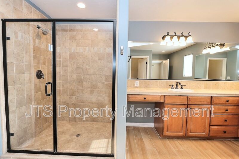 Gorgeous 3 bedroom + Den, Curtis Park Home Available! property image