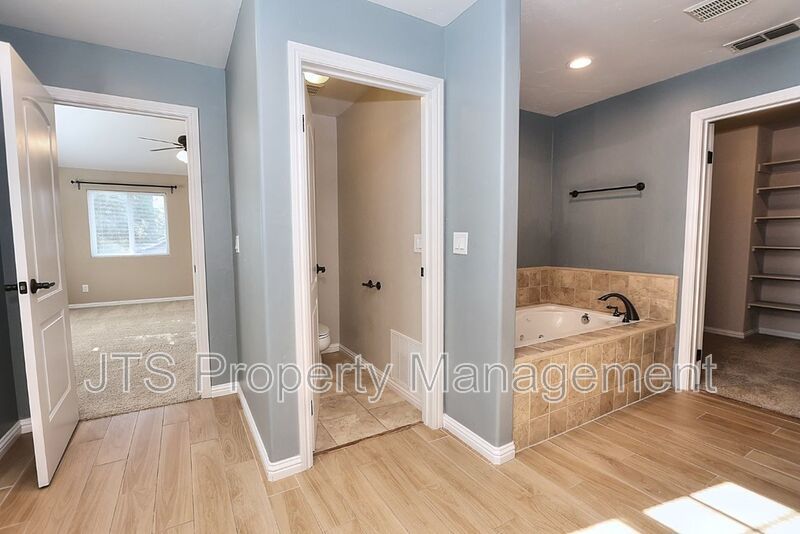 Gorgeous 3 bedroom + Den, Curtis Park Home Available! property image