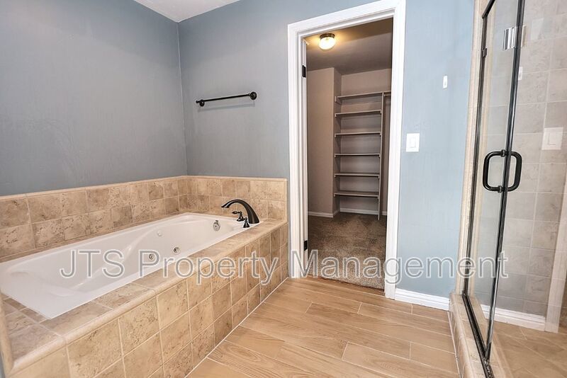 Gorgeous 3 bedroom + Den, Curtis Park Home Available! property image