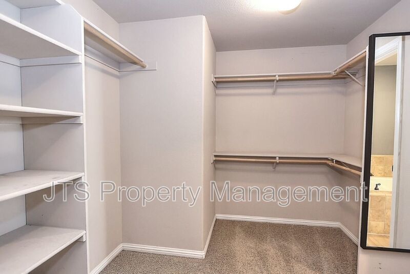 Gorgeous 3 bedroom + Den, Curtis Park Home Available! property image
