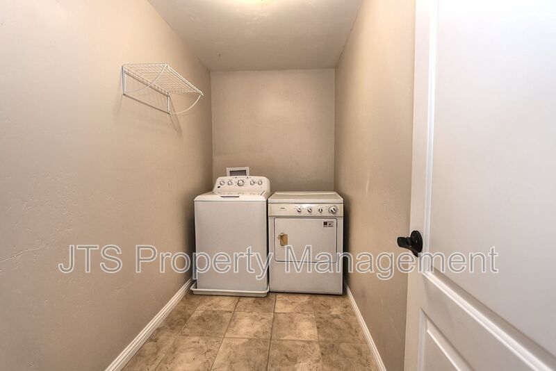 Gorgeous 3 bedroom + Den, Curtis Park Home Available! property image