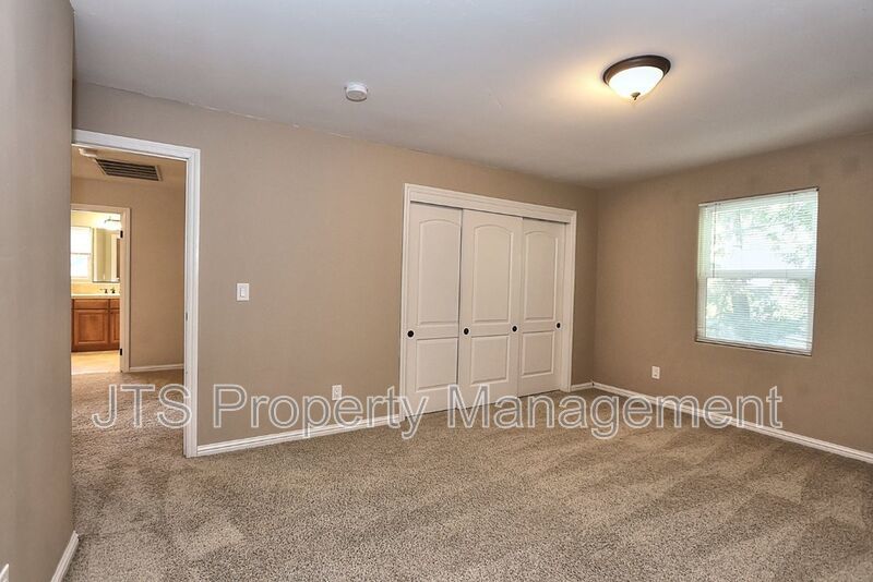 Gorgeous 3 bedroom + Den, Curtis Park Home Available! property image