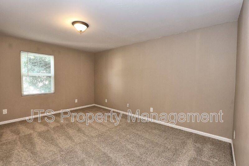 Gorgeous 3 bedroom + Den, Curtis Park Home Available! property image