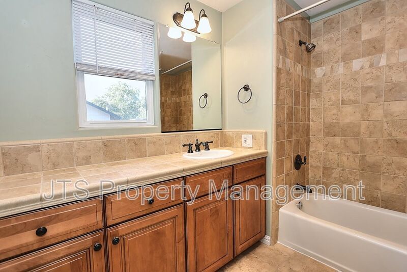 Gorgeous 3 bedroom + Den, Curtis Park Home Available! property image