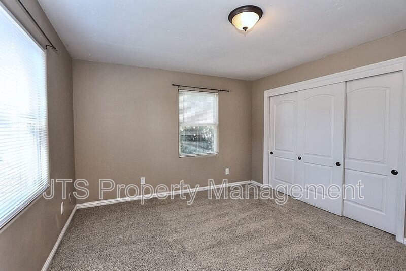 Gorgeous 3 bedroom + Den, Curtis Park Home Available! property image