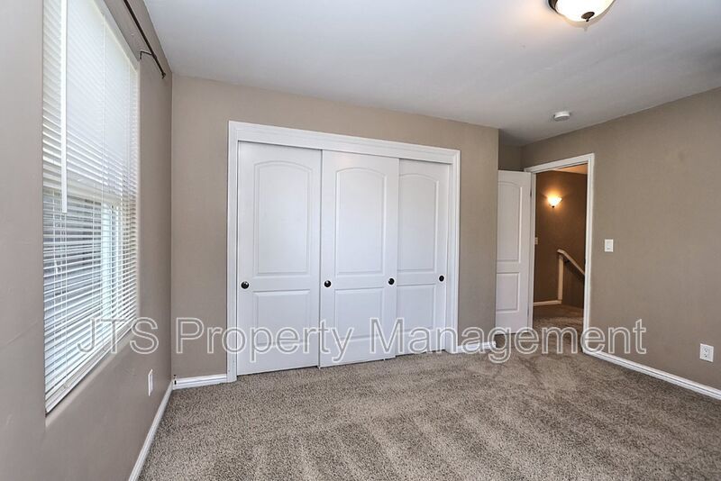 Gorgeous 3 bedroom + Den, Curtis Park Home Available! property image