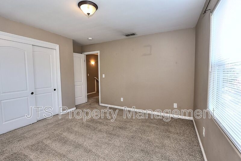 Gorgeous 3 bedroom + Den, Curtis Park Home Available! property image