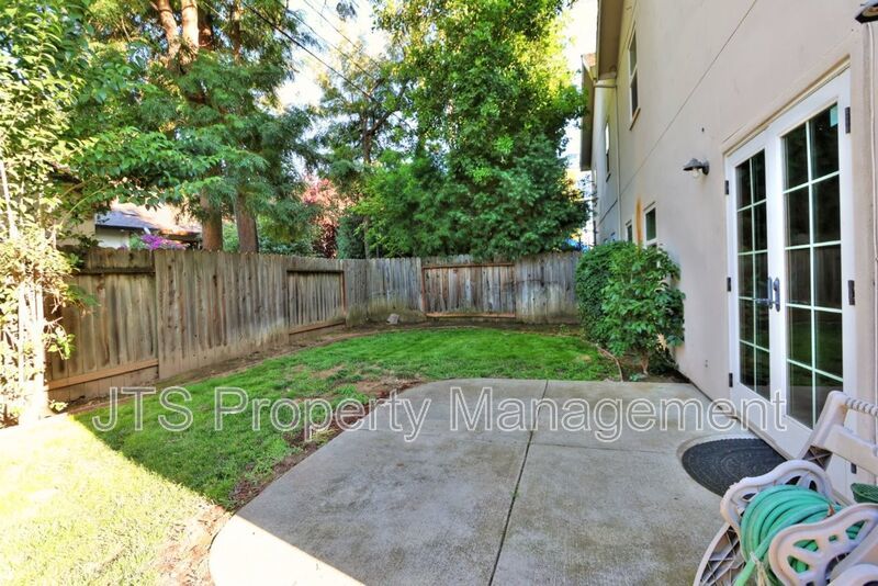 Gorgeous 3 bedroom + Den, Curtis Park Home Available! property image