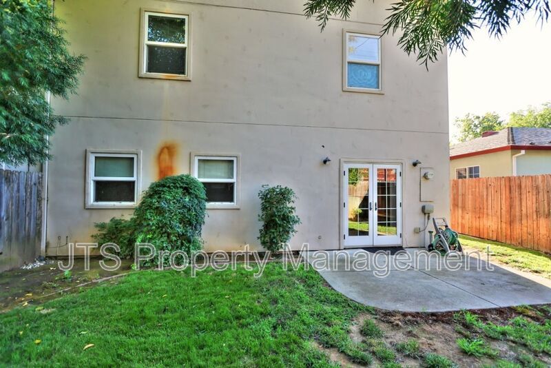 Gorgeous 3 bedroom + Den, Curtis Park Home Available! property image