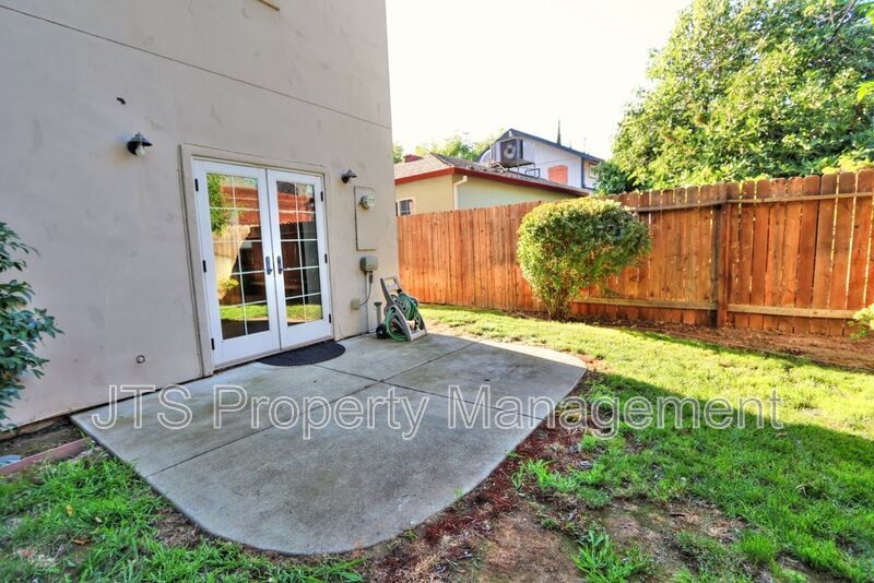 Gorgeous 3 bedroom + Den, Curtis Park Home Available! property image