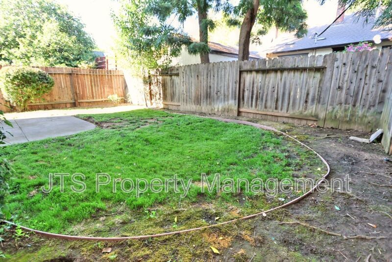 Gorgeous 3 bedroom + Den, Curtis Park Home Available! property image