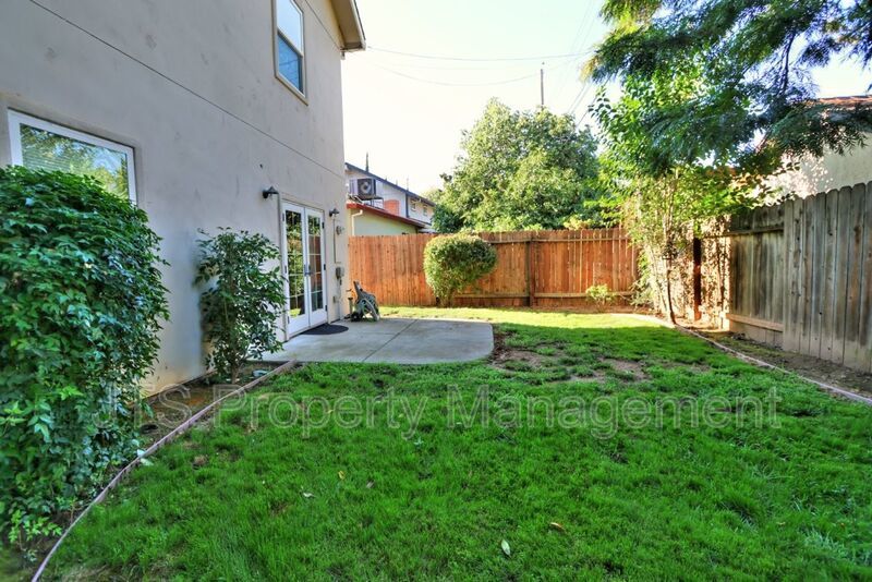 Gorgeous 3 bedroom + Den, Curtis Park Home Available! property image