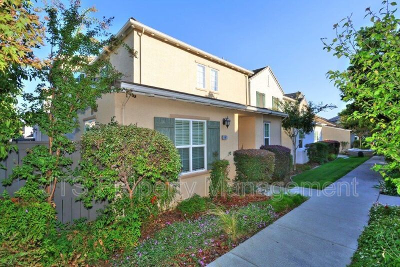 Orangevale SOLAR 3-Bed, 3 full Bath Home in Brentwood Villas Gated Community! property image