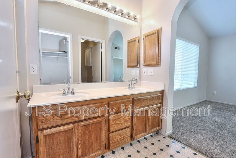 Nice Elk Grove Home in Prime Location! property image