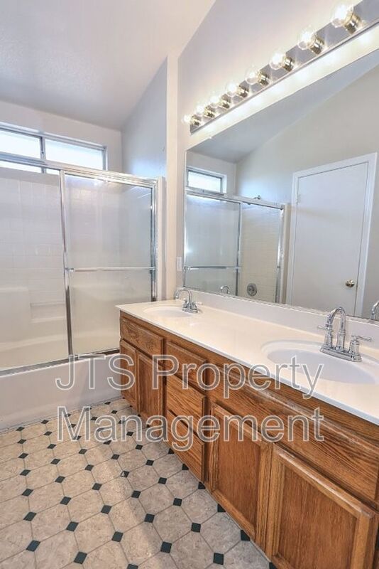 Nice Elk Grove Home in Prime Location! property image