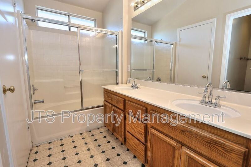 Nice Elk Grove Home in Prime Location! property image