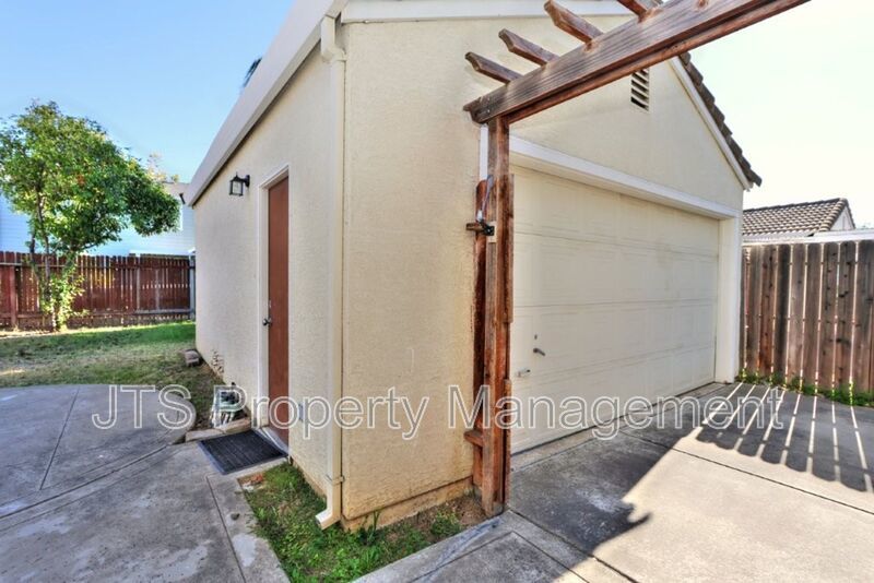 Nice Elk Grove Home in Prime Location! property image