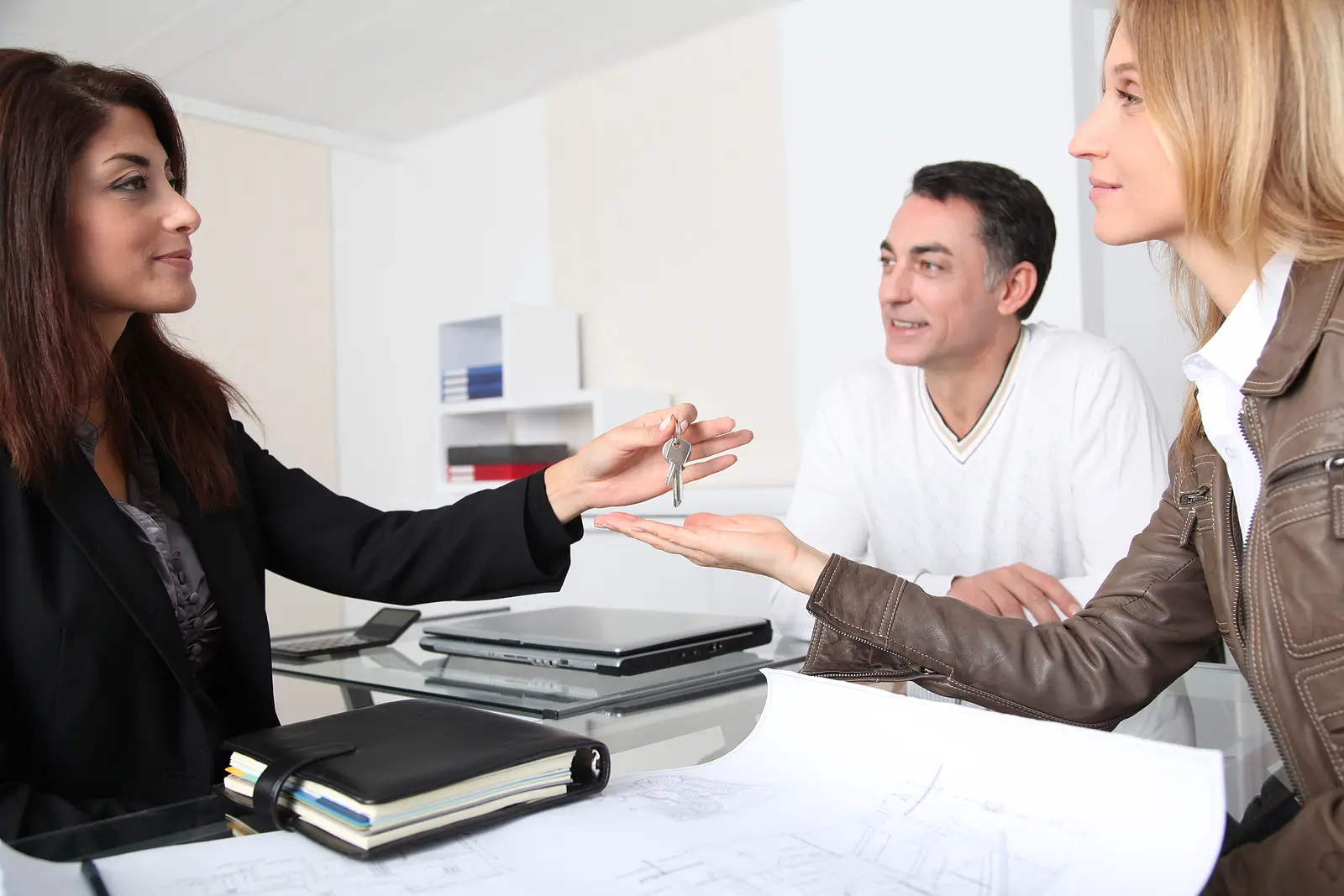 Background Checks 101: What Fair Oaks Landlords Should Know Before Approving a Tenant